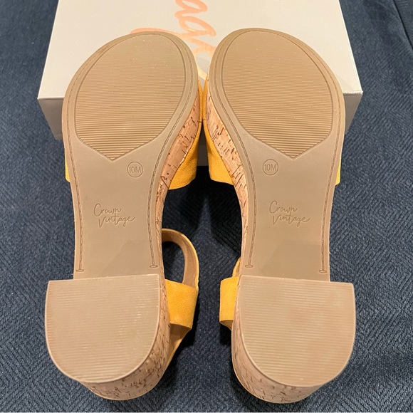Crown Vintage Yellow Suede Platform Sandal Size 10 - Picture 6 of 6